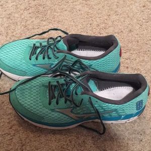 Mizura running sneakers